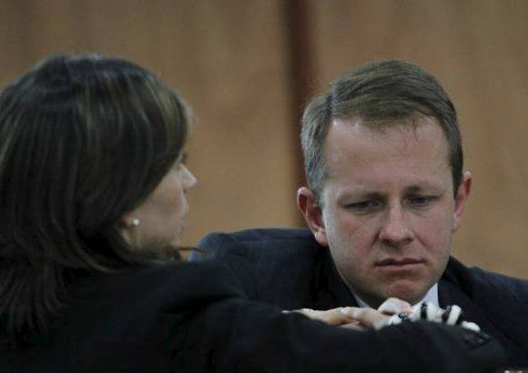 Colprensa - El exministro de Agricultura Andrés Felipe Arias, luego de que le negaran su solicitud de libertad, manifestó que la única salida que queda es que le quiten la vida para que dejen de creer que existe el riego de que puede obstruir a la justicia.