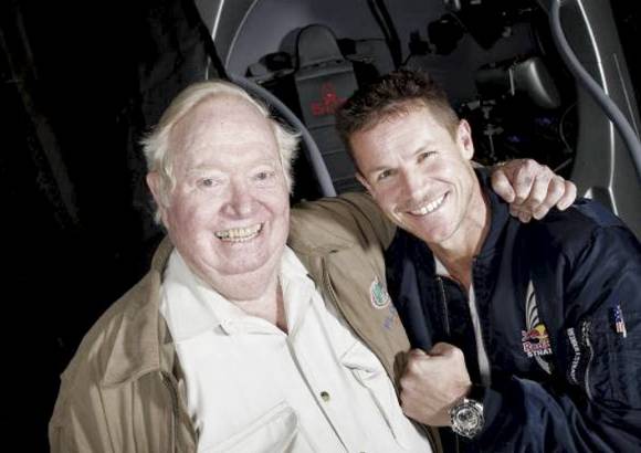 Foto Cortes&#237;a Misi&#243;n Stratos Red Bull - Dos protagonistas de haza&#241;as diferentes. Joe Kittinger y Felix Baumgartner.