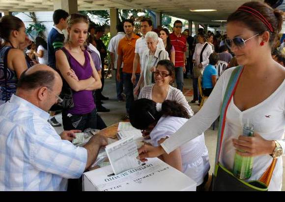 Jaime Pérez - Los jóvenes también llegaron a ejercer su derecho al voto.