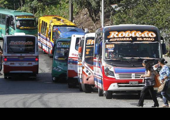Foto R&#243;binson S&#225;enz - En Robledo se unieron al paro cerca de 220 veh&#237;culos que prestan su servicio en las rutas 251 Margaritas, 250 A La Campi&#241;a, 250 Metrosit, 253 Metro, 250 Robledales, 285 y 282.