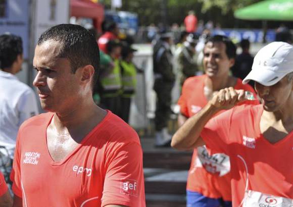 Esteban Jaramillo y Sebasti&#225;n Salazar - M&#225;s de 10 mil competidores se dieron cita en esta hist&#243;rica cita deportiva que se corr&#237;a en las modalidades de 5, 10, 21 y 42 kil&#243;metros.