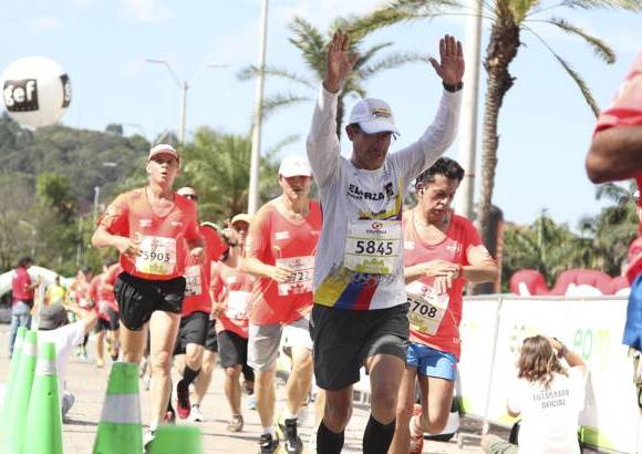 Esteban Jaramillo y Sebasti&#225;n Salazar - M&#225;s de 10 mil competidores se dieron cita en esta hist&#243;rica cita deportiva que se corr&#237;a en las modalidades de 5, 10, 21 y 42 kil&#243;metros.