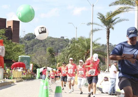 Esteban Jaramillo y Sebasti&#225;n Salazar - M&#225;s de 10 mil competidores se dieron cita en esta hist&#243;rica cita deportiva que se corr&#237;a en las modalidades de 5, 10, 21 y 42 kil&#243;metros.