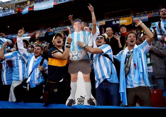Reuters - Los hinchas argentinos y su fervor por Maradona.