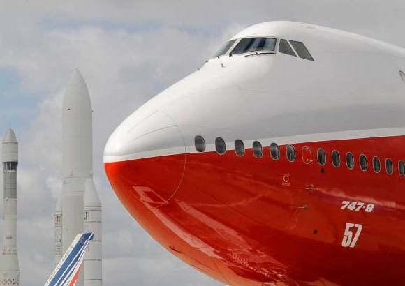 Reuters - Boeing fletó su primer 747, el avión comercial más grande que fabrica, hace 42 años. Desde entonces el avión, con su distintiva joroba, se convirtió en la nave más reconocible del mundo.