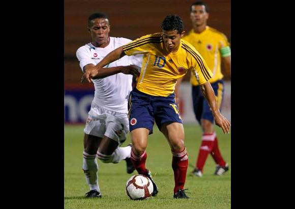 Reuters - Bolivia se anim&#243; tras el gol y comenz&#243; a presionar adelante a una Colombia que se complic&#243; m&#225;s de la cuenta.