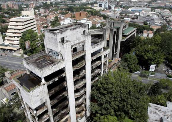 - La intervenci&#243;n promete entregar a la ciudad un edificio sobrio y confortable.