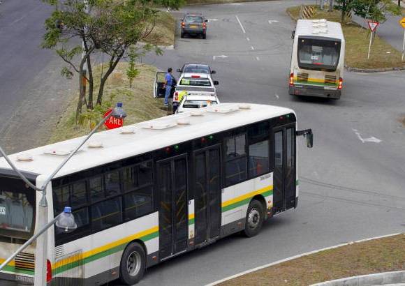 Donaldo Zuluaga - Son veh&#237;culos de dos ejes, de 12 metros de largo, con capacidad para transportar entre 90 y 100 pasajeros cada uno.