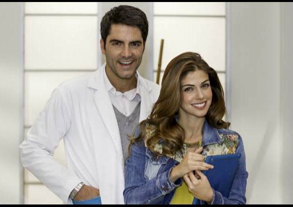 CORTES&#205;A CANAL CARACOL - Este martes, 2 de abril, Caracol Televisi&#243;n, en coproducci&#243;n con Sony Pictures Television, estrena la comedia rom&#225;ntica La hipocondr&#237;aca, que tiene a Stephanie Cayo y Ernesto Calzadilla en los roles protagonicos.Esta produci&#243;n reemplaza a Rafael Orozco.