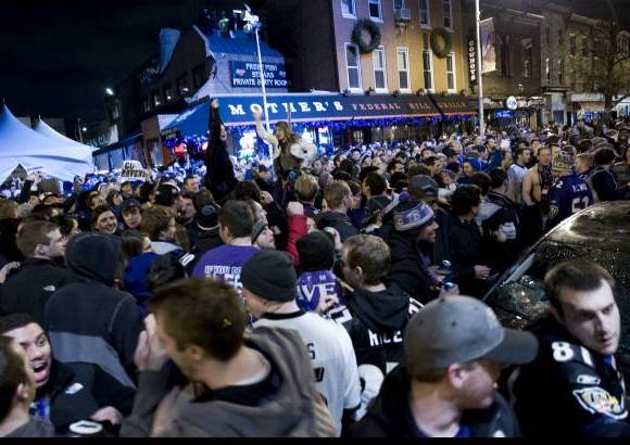 AP - Por su parte, los aficionados de los Ravens festejaron en Nueva Orleans hasta altas horas de la madrugada.