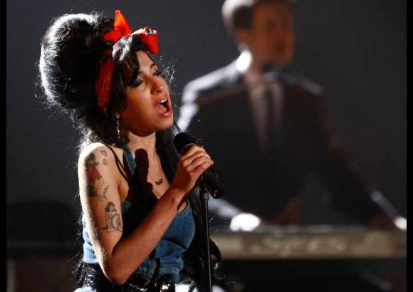 Reuters - El servicio de ambulancias de Londres acudi&#243; a su apartamento pero no se pudo hacer nada por salvar su vida.