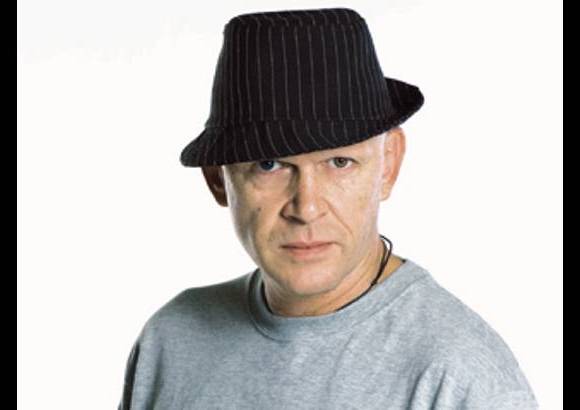 Cortesía Canal RCN - Actor y músico. Héctor García, que interpreta al temido Penso en la serie Correo de Inocentes, tiene otra profesión. "Hace unos años tuve una banda de rock, ahora estoy solo y retomando la música. Soy baterista, guitarrista y cantante. Mi voz es de barítono, me gusta mucho cantar", dice el actor, que afirma que su actual personaje es uno de los más malignos que ha interpretado.