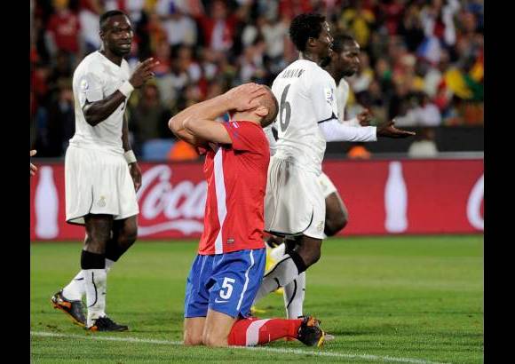AP - Ghana, que en el anterior Mundial fue el &#250;nico equipo africano que logr&#243; sortear la primera ronda, insinu&#243; un poco m&#225;s en un duelo en el que la claridad para generar situaciones de peligro brill&#243; por su ausencia, con lo que los arqueros rara vez se vieron exigidos.