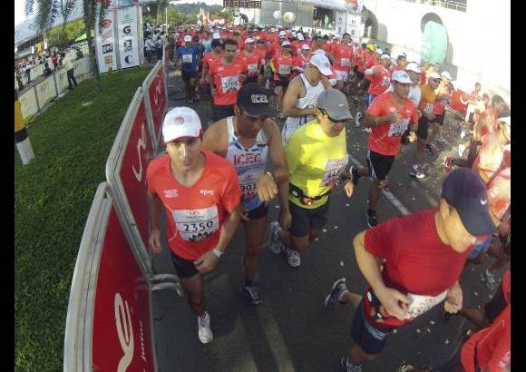 Esteban Jaramillo y Sebastián Salazar - Más de 10 mil competidores se dieron cita en esta histórica cita deportiva que se corría en las modalidades de 5, 10, 21 y 42 kilómetros.