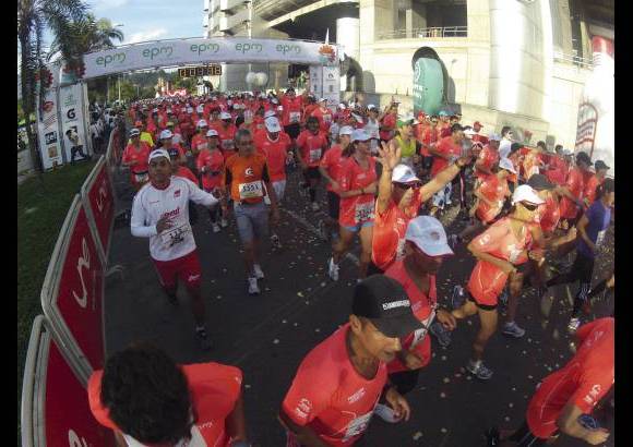 Esteban Jaramillo y Sebastián Salazar - Más de 10 mil competidores se dieron cita en esta histórica cita deportiva que se corría en las modalidades de 5, 10, 21 y 42 kilómetros.