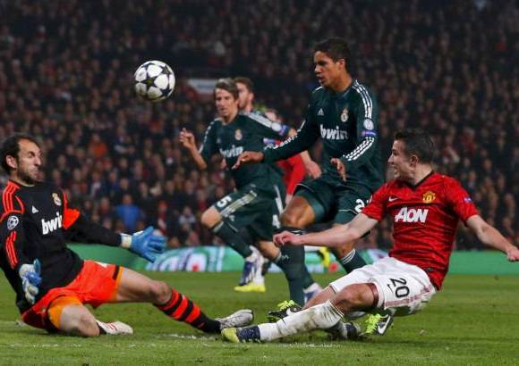 REUTERS - Con un futbolista m&#225;s, los de Jos&#233; Mourinho supieron darle la vuelta al marcador y defenderse despu&#233;s de las &#250;ltimas embestidas de los ingleses.