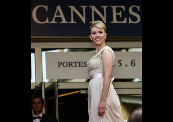 Reuters - 7. Scarlett Johansson es una actriz de cine y cantante, con ciudadan&#237;a estadounidense y danesa, que alcanz&#243; la fama con su papel en la pel&#237;cula El hombre que susurraba a los caballos.