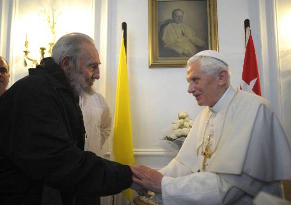 Reuters - Benedicto XVI en su gira por Latinoam&#233;rica tambi&#233;n visit&#243; la isla de Cuba. Al igual que su antecesor, Juan Pablo II, el Papa se reuni&#243; con Fidel Castro.