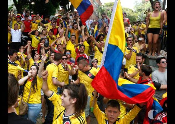 JULIO C&#201;SAR HERRERA - En Medell&#237;n, la fiesta por el triunfo de Colombia en el debut del Mundial de Brasil-2014, no fue inferior a lo vivido en el mism&#237;simo estadio Mineirao de Belo Horizonte. En el Parque Lleras, Plaza Mayor y La Mota el triunfo de la tricolor se vivi&#243; con mucha euforia.