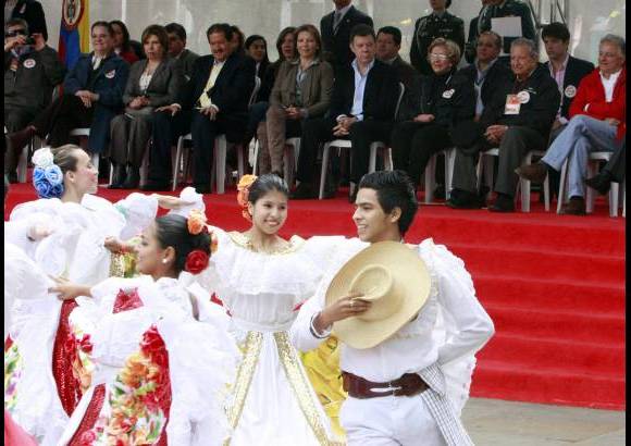 Colprensa - La caminata arranc&#243; a las 10 de la ma&#241;ana en el Parque Nacional, con la presencia del Presidente Juan Manuel Santos, quien afirm&#243; que la &#34;solidaridad ha dejado de ser tan s&#243;lo una palabra bonita para convertirse en un s&#237;mbolo de nuestro pa&#237;s&#34;.