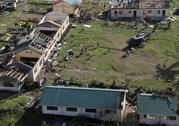 AP - Por lo menos 200 perdieron la vida en la provincia de Samar, tras el paso por el país de Haiyan.
