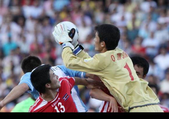 Julio César Herrera - Necesitado de una victoria para seguir con vida, Corea del Norte prefirió ser defensivo o en todo caso mezquino.