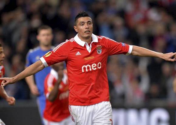 AP - El Paraguayo &#211;scar Cardozo puso el empate tan solo ocho minutos despu&#233;s con un lanzamiento de penal.