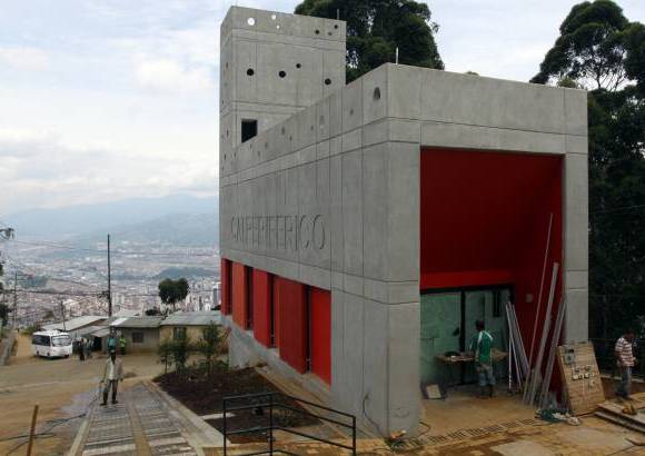 Julio C&#233;sar Herrera - El viernes, en el CAI de La Cruz, zona nororiental, se pul&#237;an detalles para que posiblemente esta semana la estructura sea puesta en servicio.
