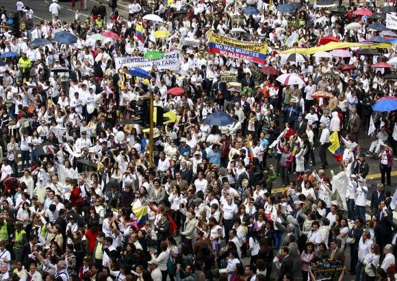 Colprensa - Esta expresi&#243;n de protesta fue convocada a trav&#233;s de redes sociales como Facebook y Twitter. Las m&#225;s recientes manifestaciones previas se produjeron en el 2008 y en las mismas participaron millones de personas.
