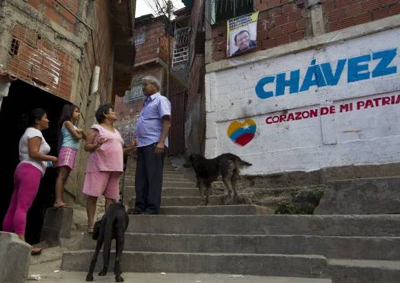 reuters - Los seguidores del presidente de Venezuela, Hugo Chávez, esperan que el Jefe de Estado se recupere del cáncer que padece y por el cual se encuentra en La Habana, Cuba. Caracas está inundada de mensajes de apoyo al líder del país bolivariano.
