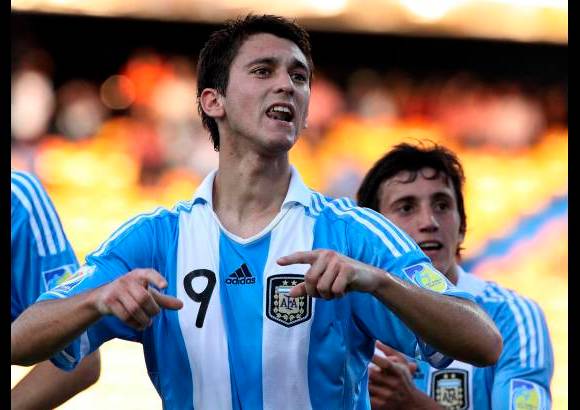 Julio César Herrera - Ferreyra abrió la senda, mandó a callar a su sirirí en la tribuna, y así Argentina prolongó su buen momento en el Mundial tras clasificarse como primera a los octavos de final.