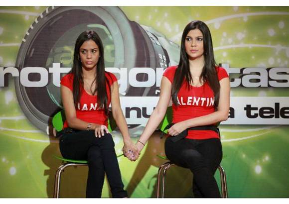Cortes&#237;a Canal RCN - Valentina Ortiz y Diana Shirley Cano fueron las siguientes en pasar por el trago amargo de la gala de eliminaci&#243;n. La primera por talento, por convivencia la segunda.