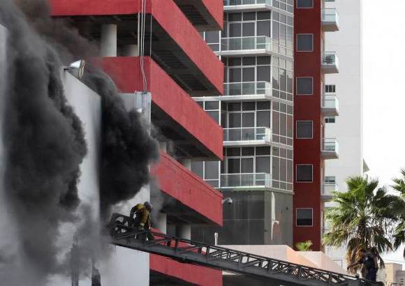 Reuters - El alcalde de Monterrey, Fernando Larrazábal dijo que muchos clientes y empleados se encerraron en los baños del casino para escapar de los hombres armados y ahí perecieron.