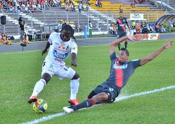 COLPRENSA - Junior sacó un empate (3-3) a 30 segundos del final con el gol del volante Luis Narváez.