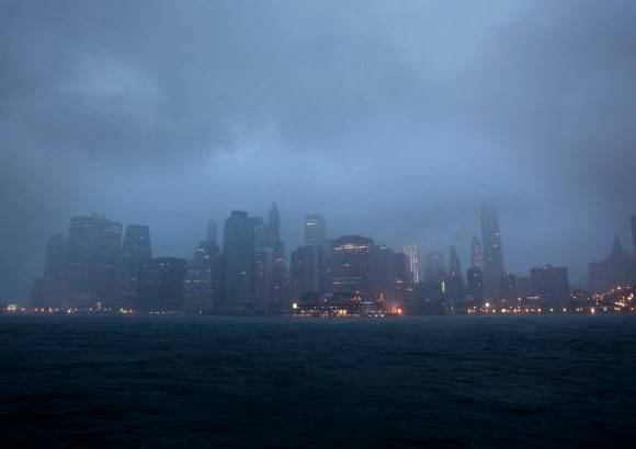 AP - Iren&#233; pas&#243; por Nueva York y evit&#243; los devastadores da&#241;os que se tem&#237;an.