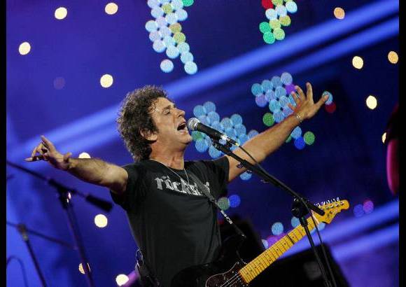 REUTERS - Su disco Fuerza Natural tiene mucho que ver con el nombre del mismo es un viaje cargado de lo &#250;nico que Cerati podr&#237;a producir: buen rock and roll.