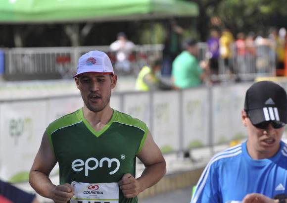 Esteban Jaramillo y Sebasti&#225;n Salazar - M&#225;s de 10 mil competidores se dieron cita en esta hist&#243;rica cita deportiva que se corr&#237;a en las modalidades de 5, 10, 21 y 42 kil&#243;metros.