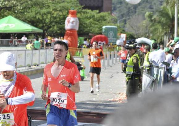 Esteban Jaramillo y Sebasti&#225;n Salazar - M&#225;s de 10 mil competidores se dieron cita en esta hist&#243;rica cita deportiva que se corr&#237;a en las modalidades de 5, 10, 21 y 42 kil&#243;metros.