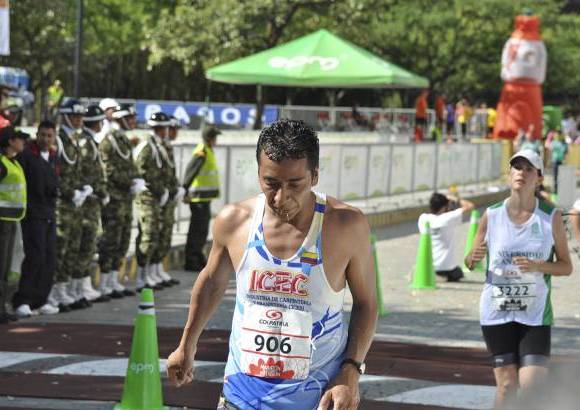 Esteban Jaramillo y Sebasti&#225;n Salazar - M&#225;s de 10 mil competidores se dieron cita en esta hist&#243;rica cita deportiva que se corr&#237;a en las modalidades de 5, 10, 21 y 42 kil&#243;metros.