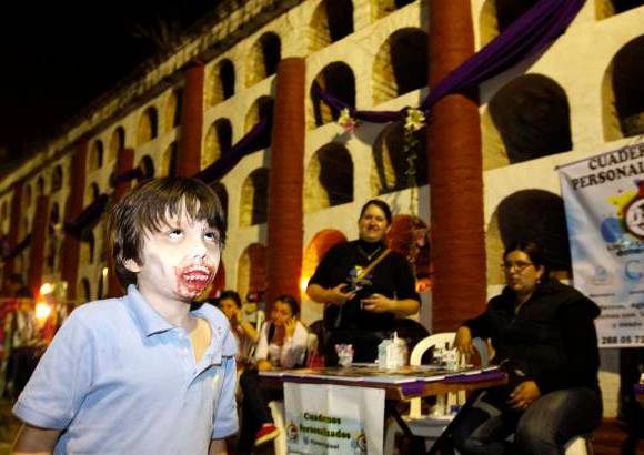 Edwin Bustamante - La Parada Juvenil de Lectura, por t&#237;tulo, puede parecer para j&#243;venes pero es para todo aquel que quiera leer.