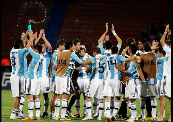 Julio César Herrera - La felicidad de los argentinos, por su paso a la siguiente ronda, contrastó con algunos aficionados, poco satisfechos con los resultados.