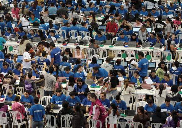 Foto R&#243;binson Saenz - Cerca de 330 computadores est&#225;n dispuestos para las inscripciones.