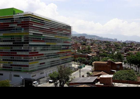 Donaldo Zuluaga - La colorida edificación queda en el barrio Campo Valdés.