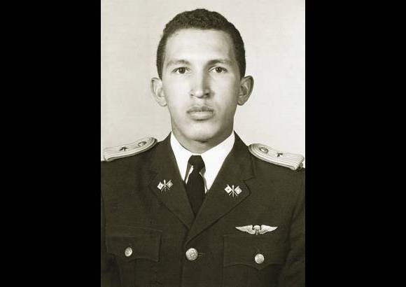 - Ch&#225;vez ingres&#243; al Ej&#233;rcito Nacional de Venezuela en 1971.
