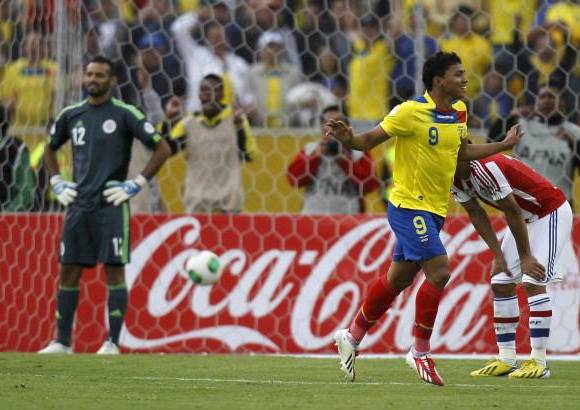 AP - Ecuador, con dos tantos del delantero Jefferson Montero, vapule&#243; 4-1 a Paraguay en Quito.