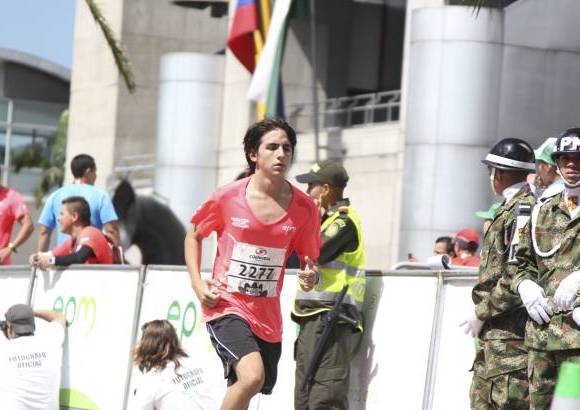 Esteban Jaramillo y Sebastián Salazar - Más de 10 mil competidores se dieron cita en esta histórica cita deportiva que se corría en las modalidades de 5, 10, 21 y 42 kilómetros.