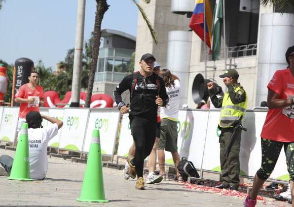 Esteban Jaramillo y Sebastián Salazar - Más de 10 mil competidores se dieron cita en esta histórica cita deportiva que se corría en las modalidades de 5, 10, 21 y 42 kilómetros.