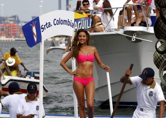 Colprensa - En este tradicional evento, las candidatas recorrieron la bahía de Cartagena, acompañadas de los cadetes de la Escuela Naval. La cita final fue en el Club Naval, donde las candidatas desfilaron en un acto de carácter benéfico para la Acción Social Naval.