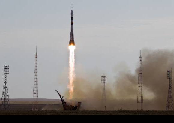 Reuters - La nave despeg&#243; desde el cosm&#243;dromo kazajo de Baikonur a la hora prevista, las 9:40 p.m. del s&#225;bado hora colombiana, con ayuda de un cohete portador Soyuz FG y nueve minutos despu&#233;s de su lanzamiento, ya en &#243;rbita, la nave inici&#243; su vuelo aut&#243;nomo hacia la plataforma orbital, seg&#250;n el Centro de Control de Vuelos Espaciales (CCVE) de Rusia.
