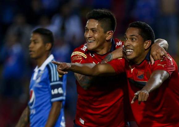 FOTO COLPRENSA - El primero en generar alegr&#237;a entre la afici&#243;n escarlata fue Javier Calle, que a los seis minutos silenci&#243; las tribunas.